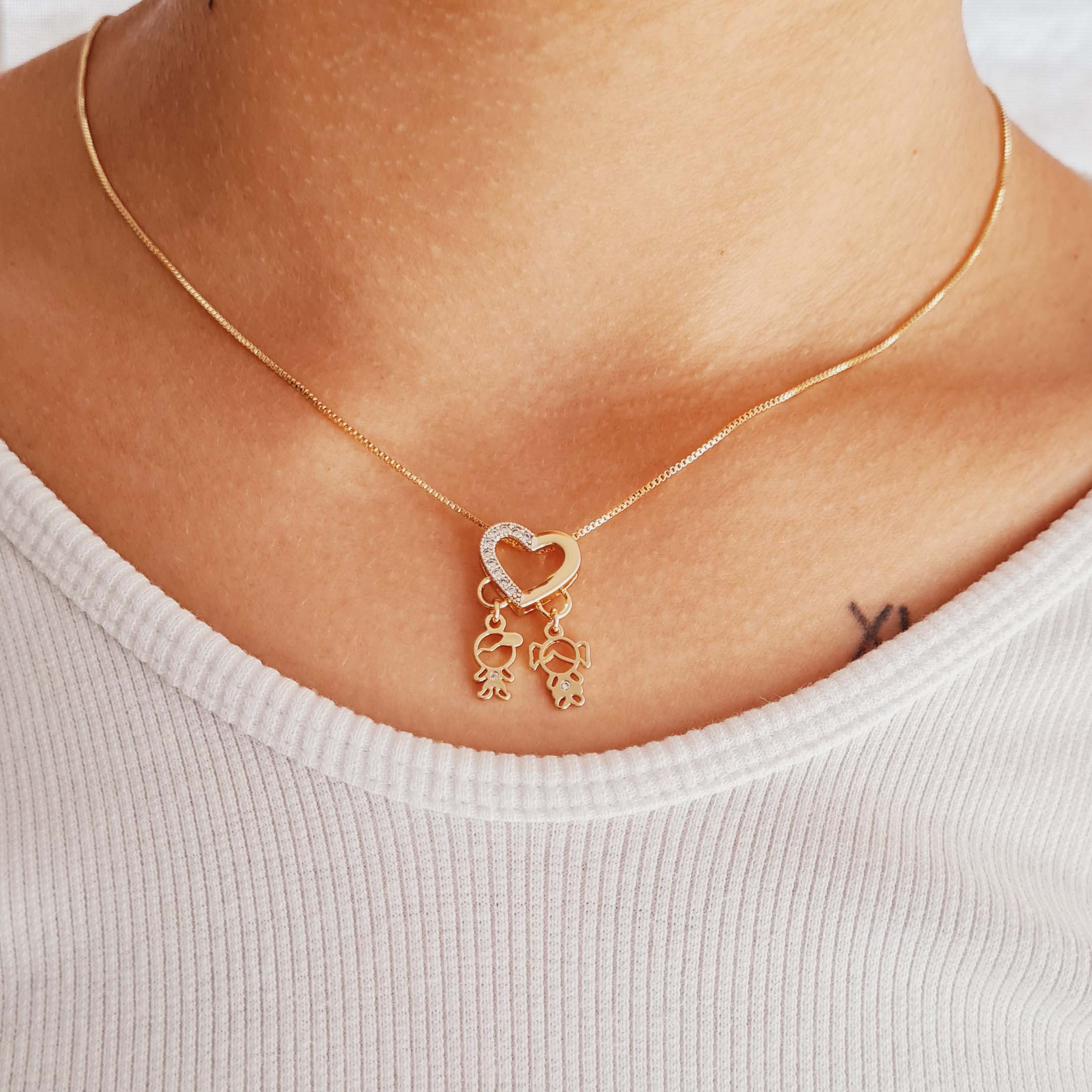 Colar com Coração com Dois Pingentes de Filhos Banhados a Ouro 18K
