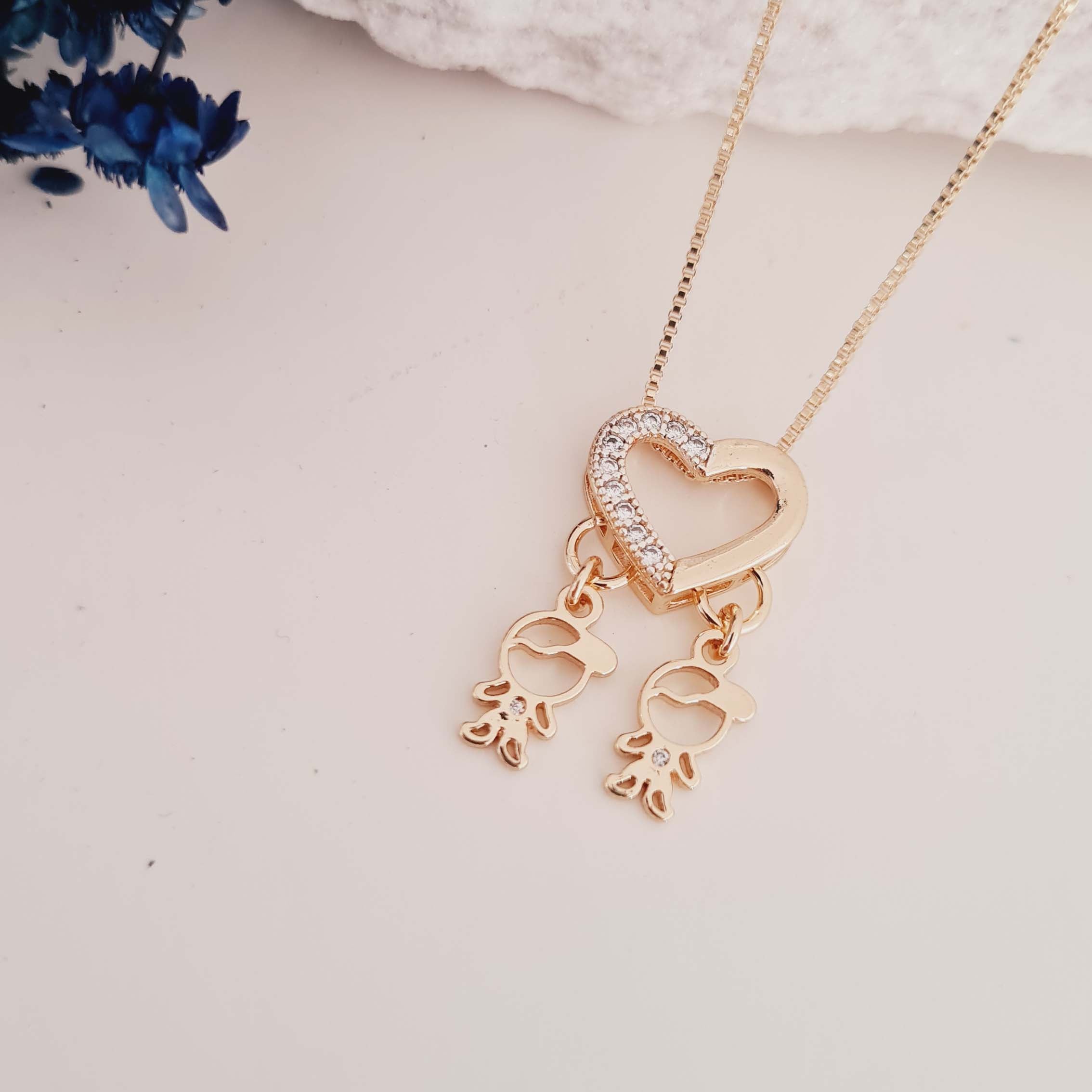 Colar com Coração com Dois Pingentes de Filhos Banhados a Ouro 18K