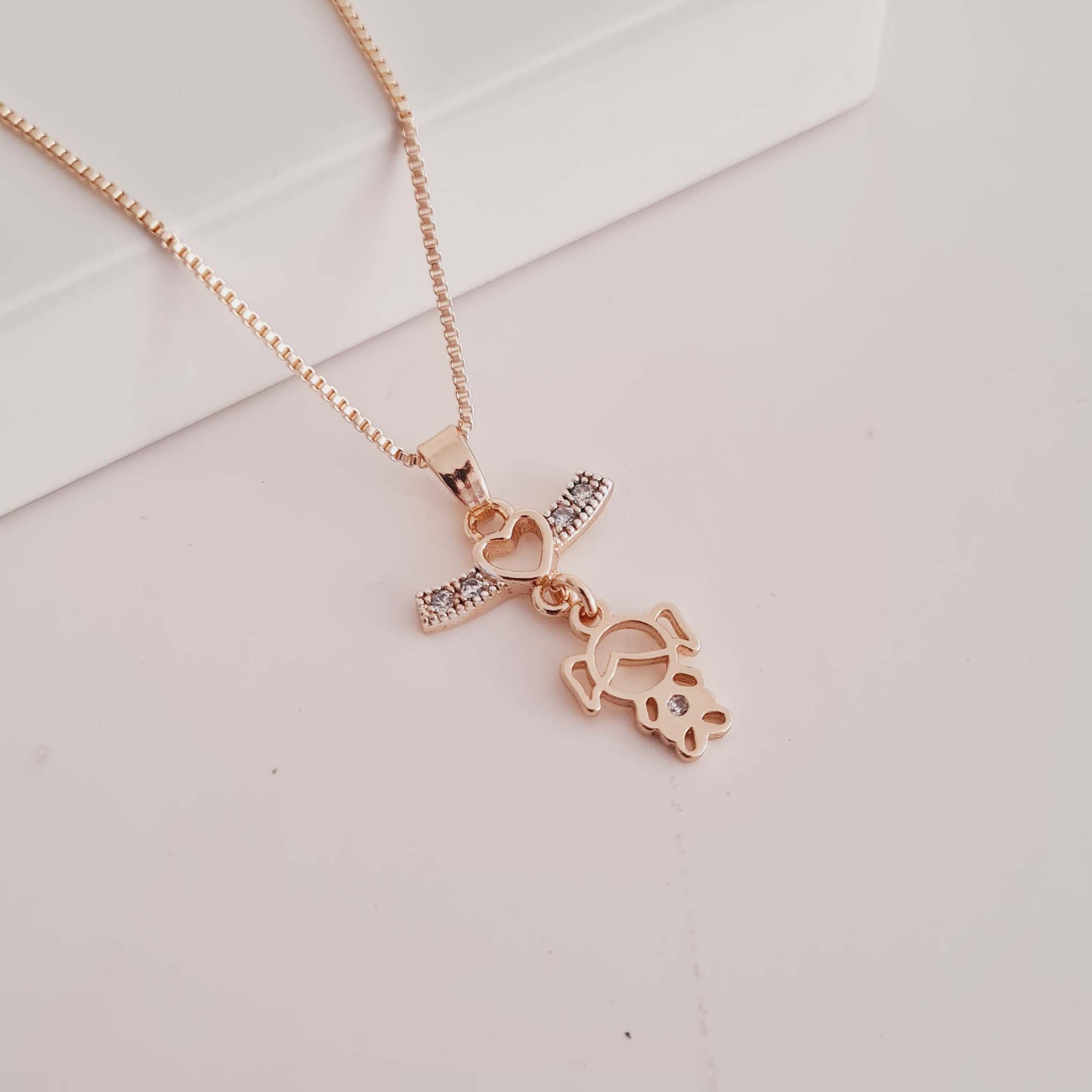 Colar Canga Cravejado com Coração e Filho Banhado a Ouro 18K