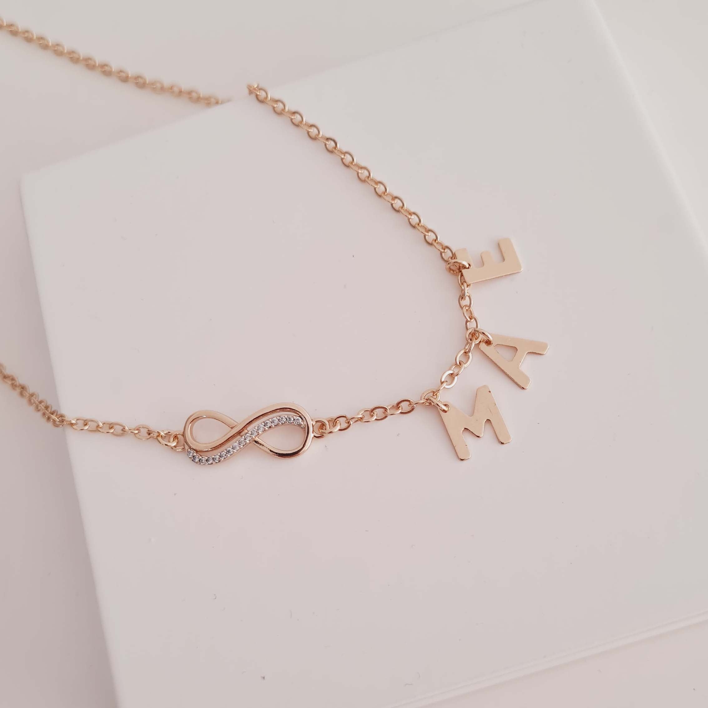 Colar com Infinito e Palavra Mãe Banhado a Ouro 18K