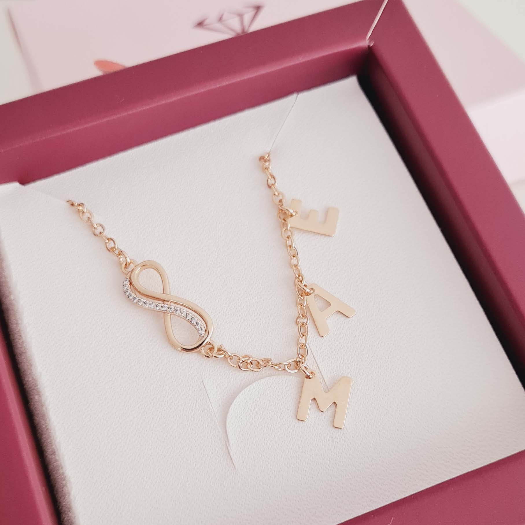 Colar com Infinito e Palavra Mãe Banhado a Ouro 18K