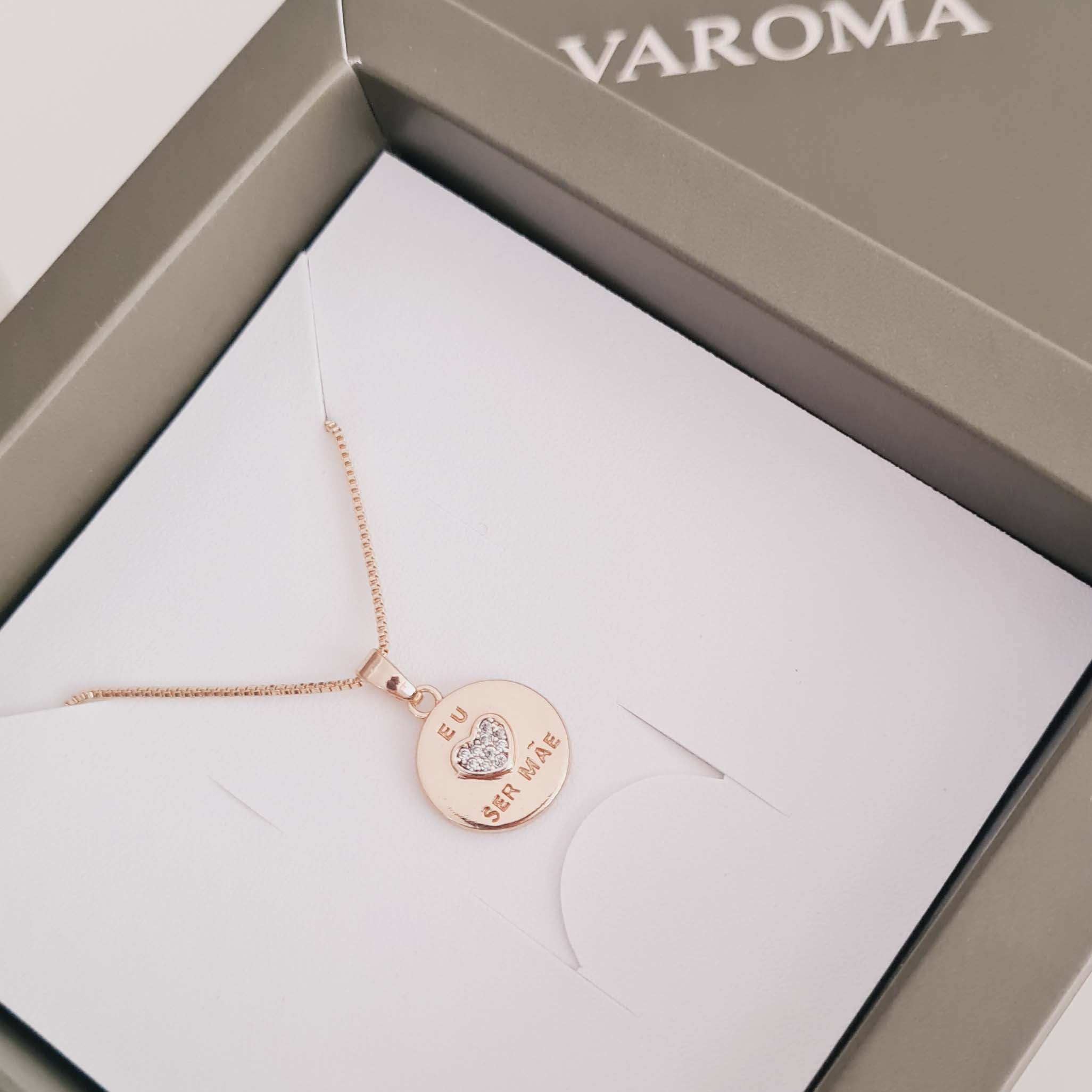 Colar com Pingente Redondo Escrito Eu Amo Ser Mãe Banhado a Ouro 18K