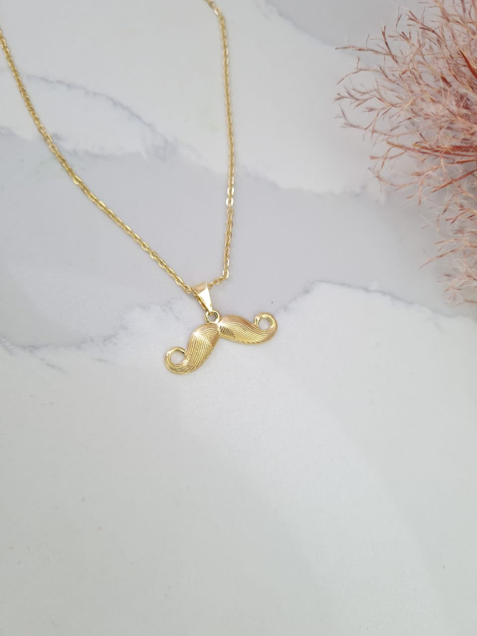 Colar Mustache/Bigode | Banhado a ouro 18K