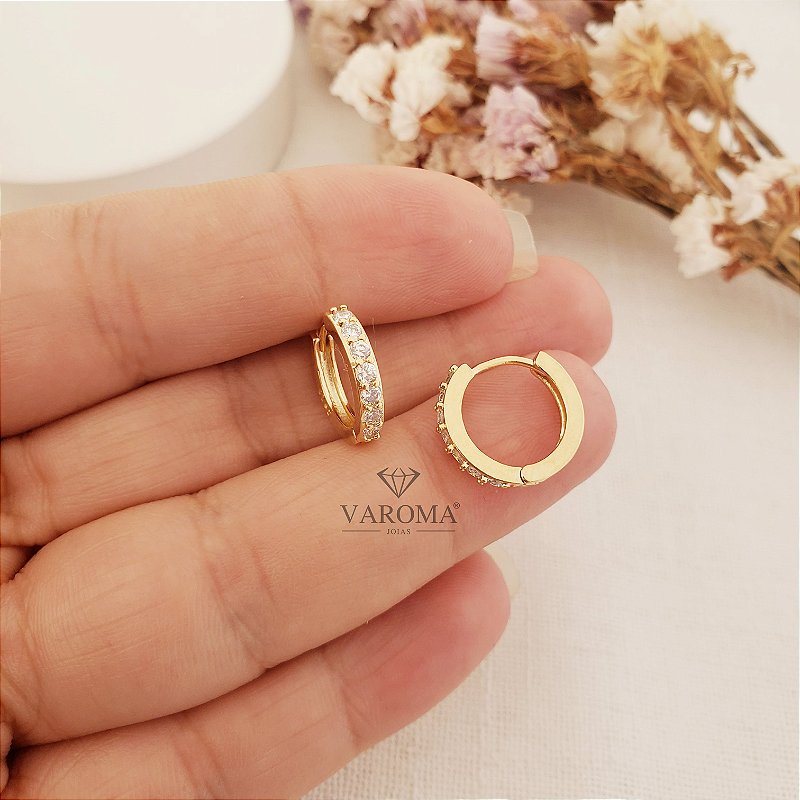 Brinco  de click cravejado com zircônia banhado em ouro 18k