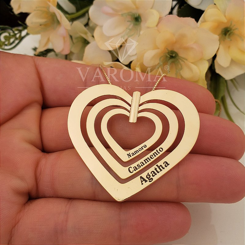 Colar personalizável três corações com nomes  banhado em ouro 18k