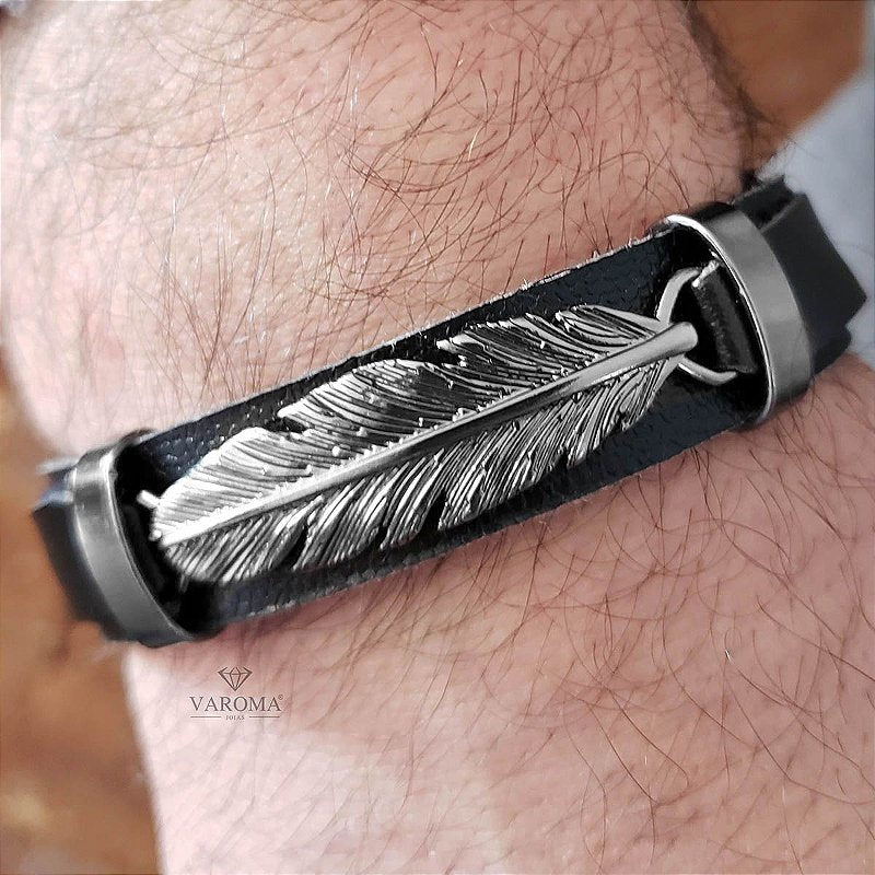 Pulseira masculina em couro ecológico com pena