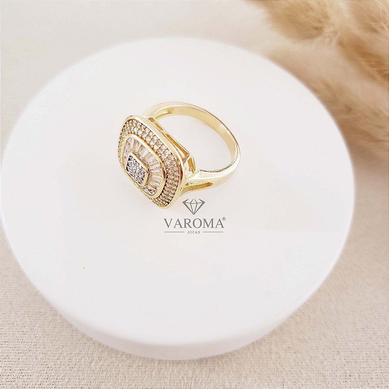 Anel quadrado com micro zircônias banhado em ouro 18k