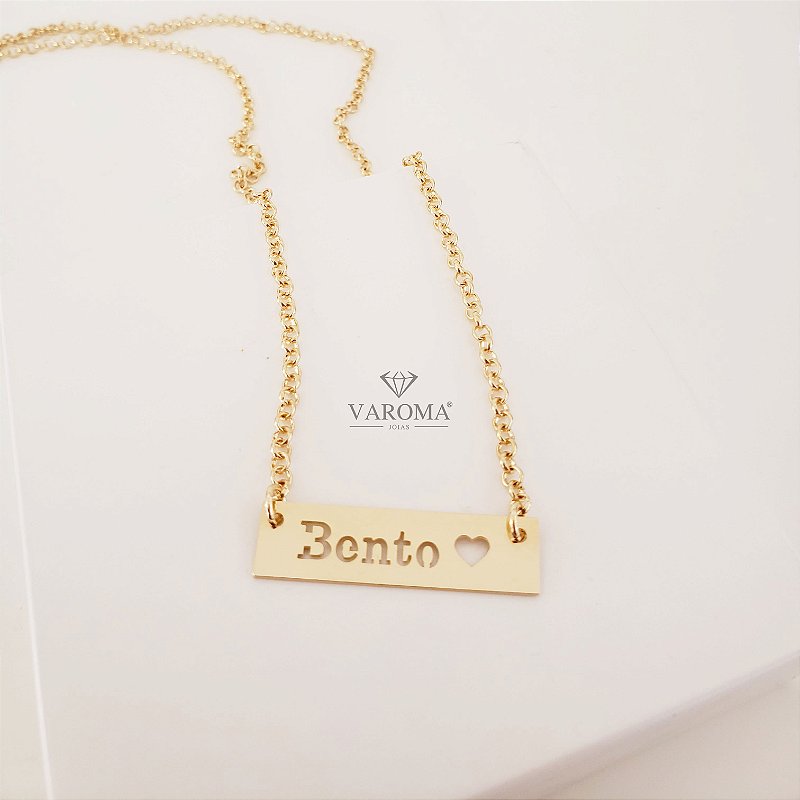 Colar com plaquinha personalizável com nome e coração vazado banhado em ouro 18k