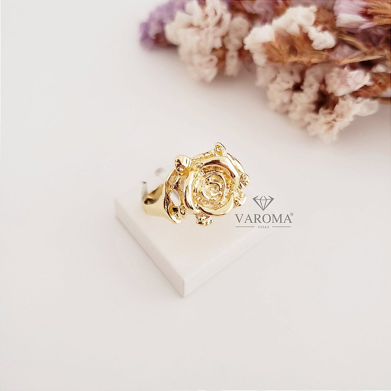 Anel trabalhado com flor banhado em ouro 18K