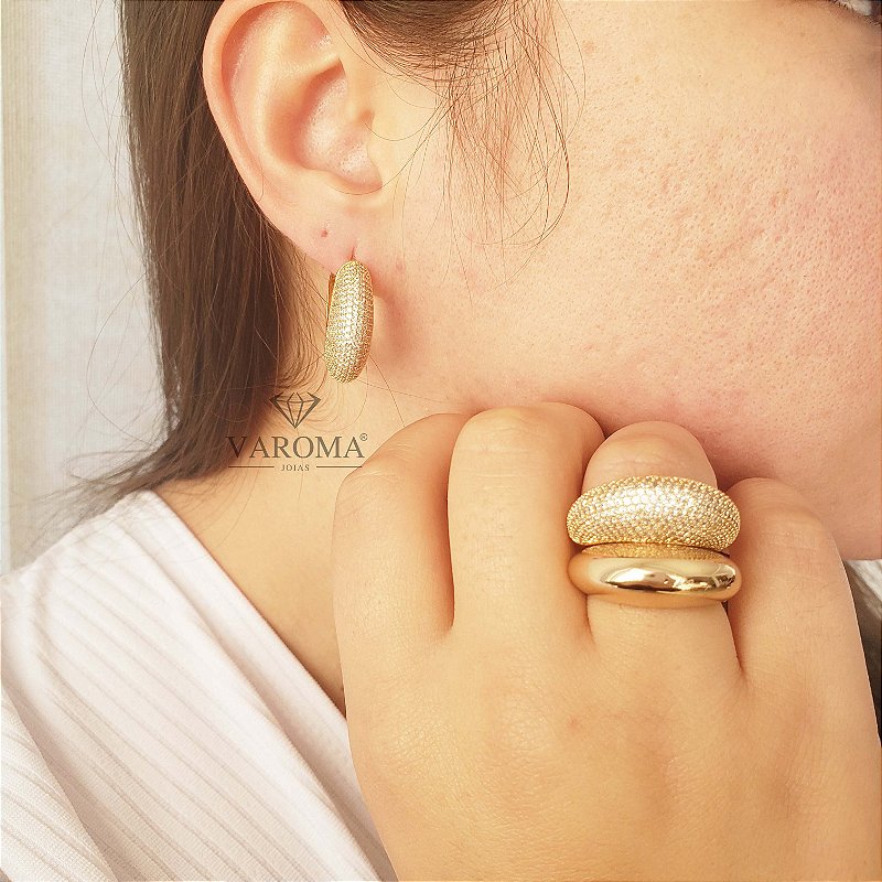 Conjunto de anéis e brinco cravejado com zircônias banhado em ouro 18k