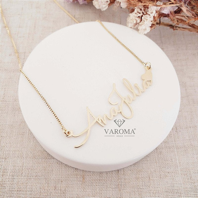 Colar personalizável com nome e coração liso banhado em ouro 18k