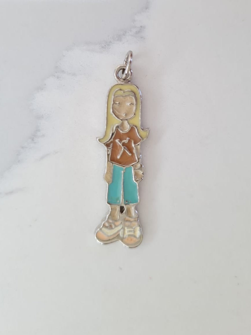 Pingente de menina adolescente em resina colorida | Banhado em prata 925