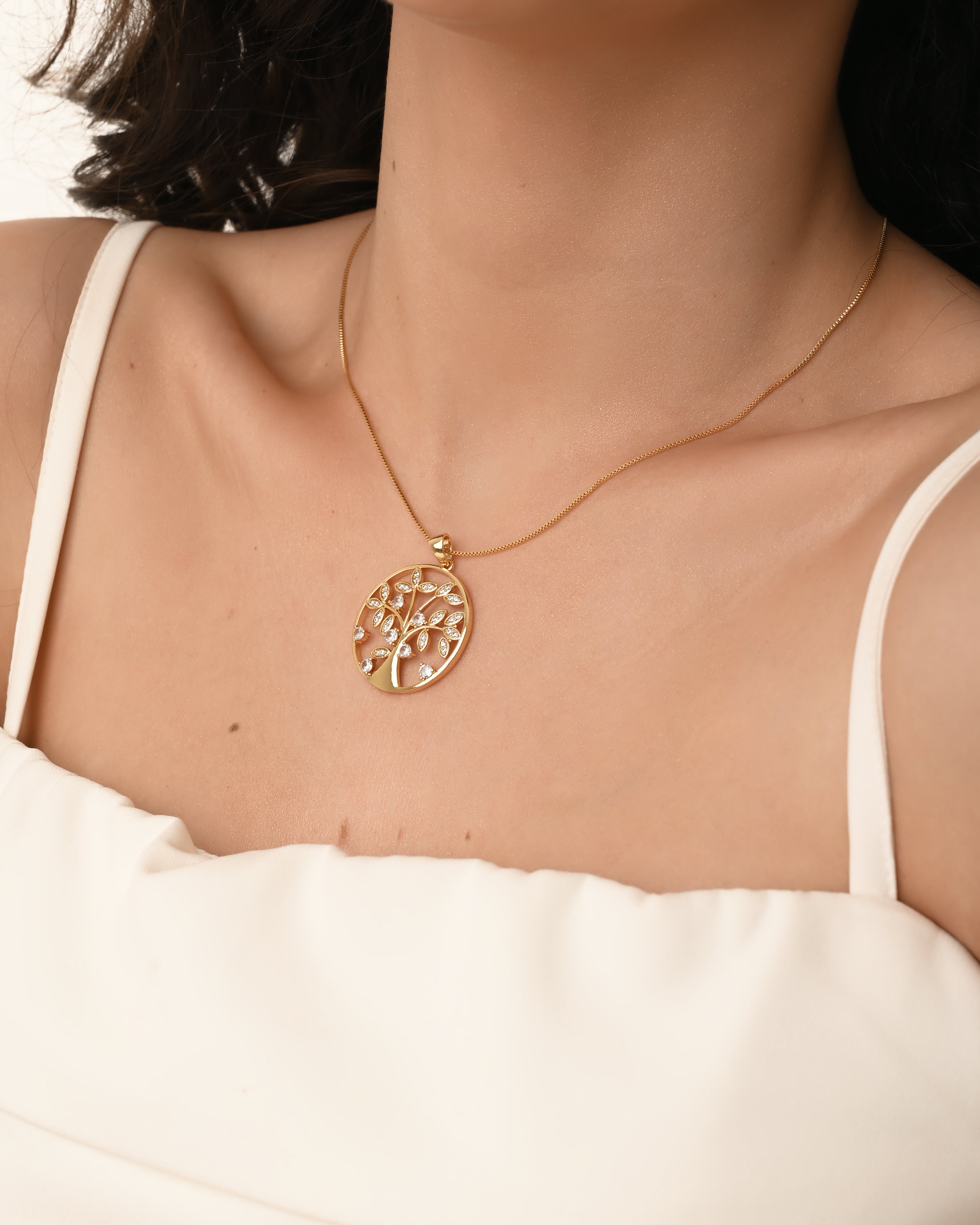 Colar com Árvore da Vida Cravejada com Zircônias Banhada a Ouro 18k