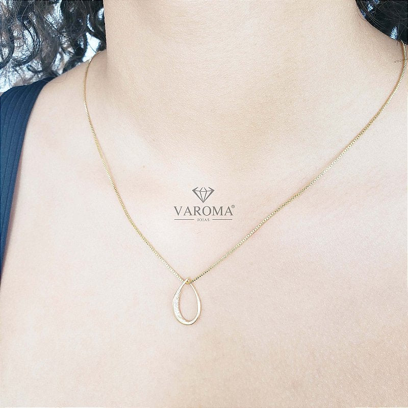 Colar com gota cravejada com zircônias banhada em ouro 18k