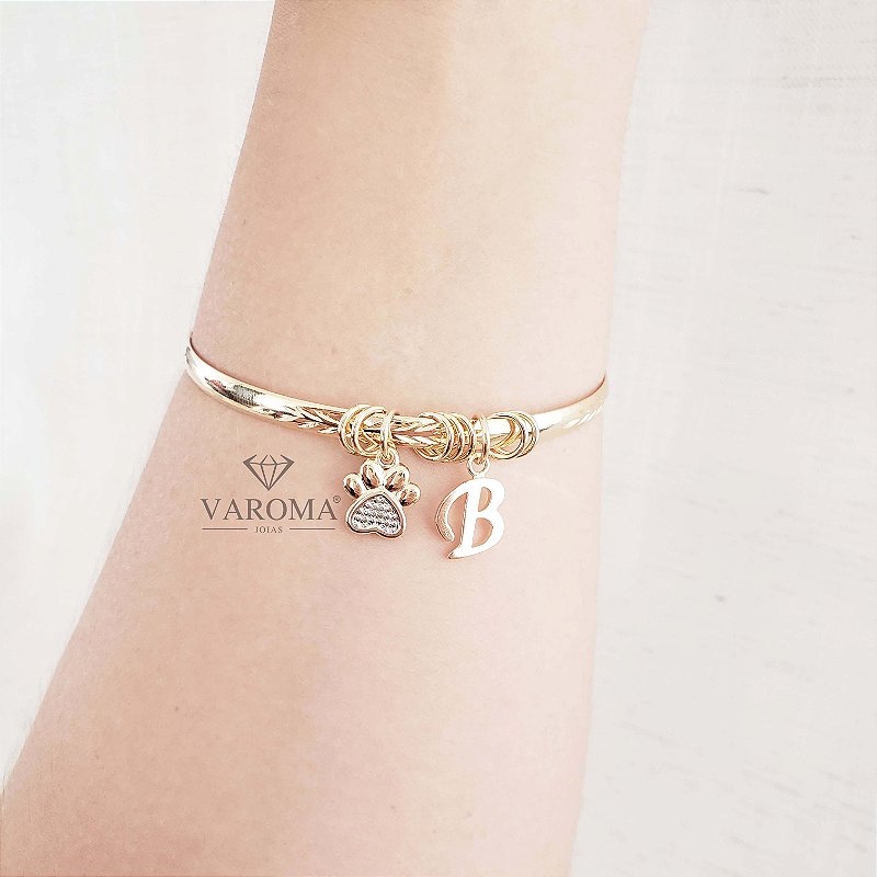 Bracelete com letra personalizável  e patinha banhado em ouro 18k