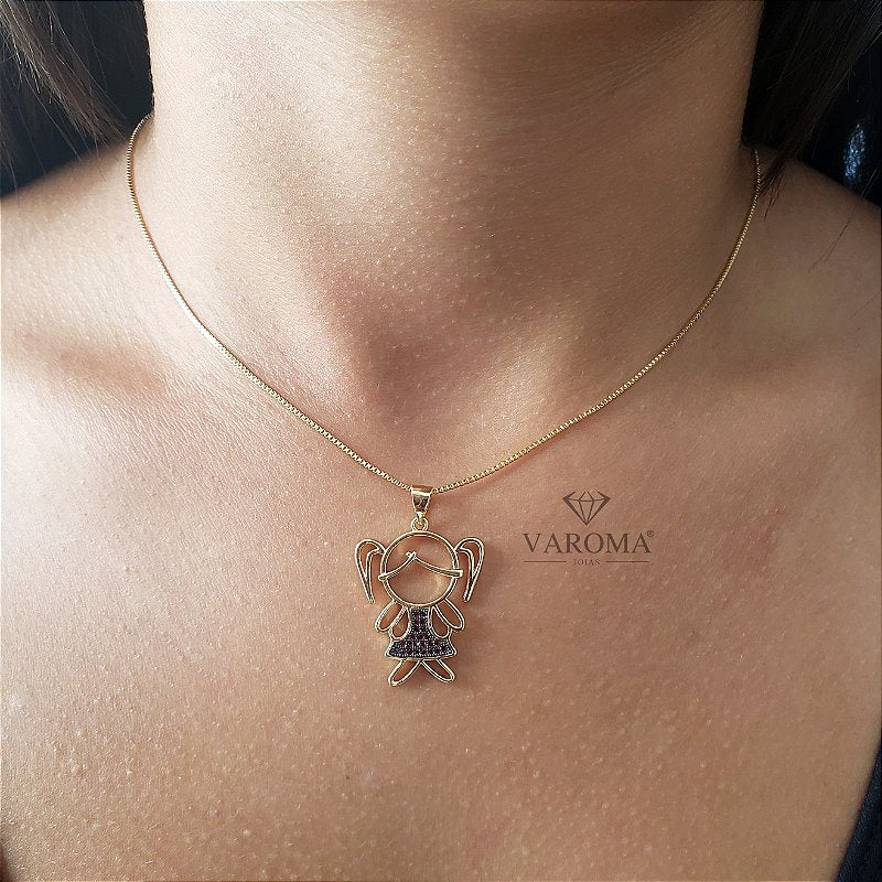 Colar com menino/menina vazado e cravejado com zircôniasbanhado em ouro 18k