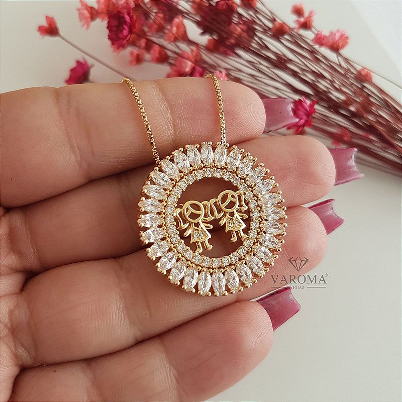 Colar mandala com dois filhos cravejado com zircônias banhado  em ouro 18k