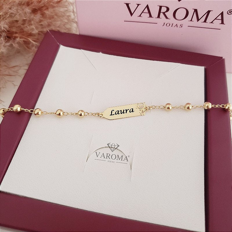 Pulseira infantil personalizável com plaquinha e bolinhas banhado em ouro 18k