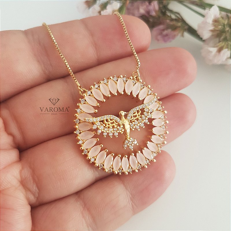 Colar Divino Espírito Santo com zircônias rosas e micro zircônias brancas banhado em ouro 18k