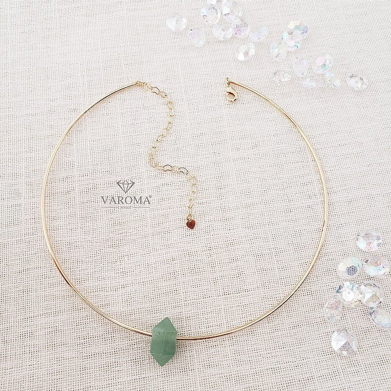 Choker com pedra natural  verde banhada em ouro 18k