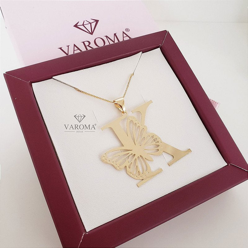 Colar com borboleta e letra personalizável  banhado em ouro 18k