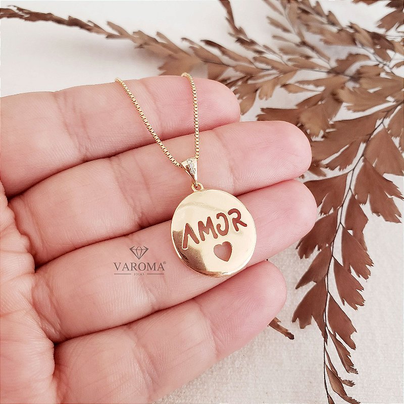 Colar com medalha escrito amor banhado em ouro 18k