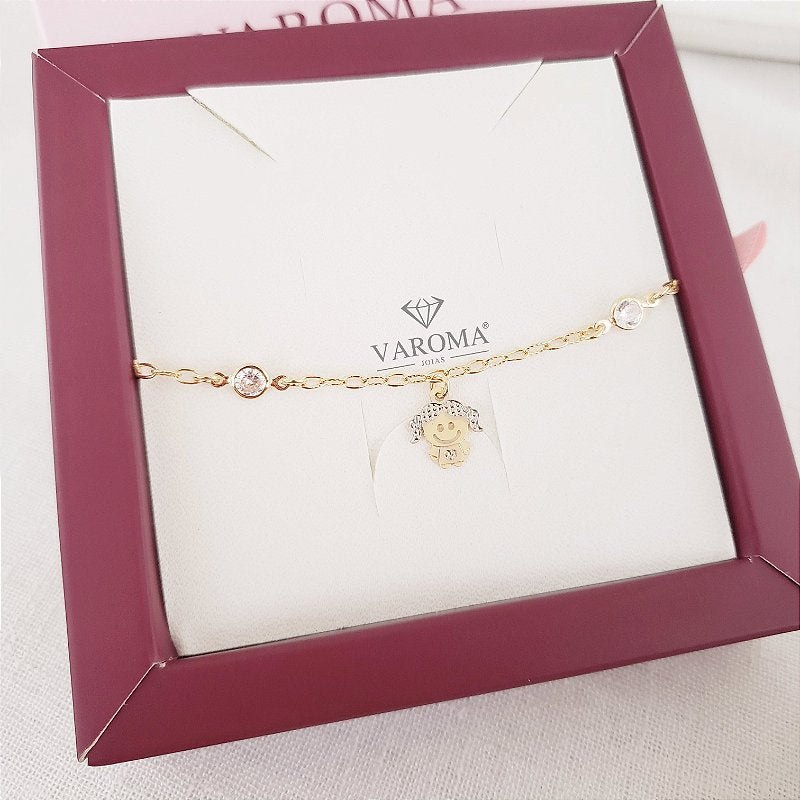 Pulseira com um pingnete de menino ou menina e dois pontos de luz banhado em ouro 18k