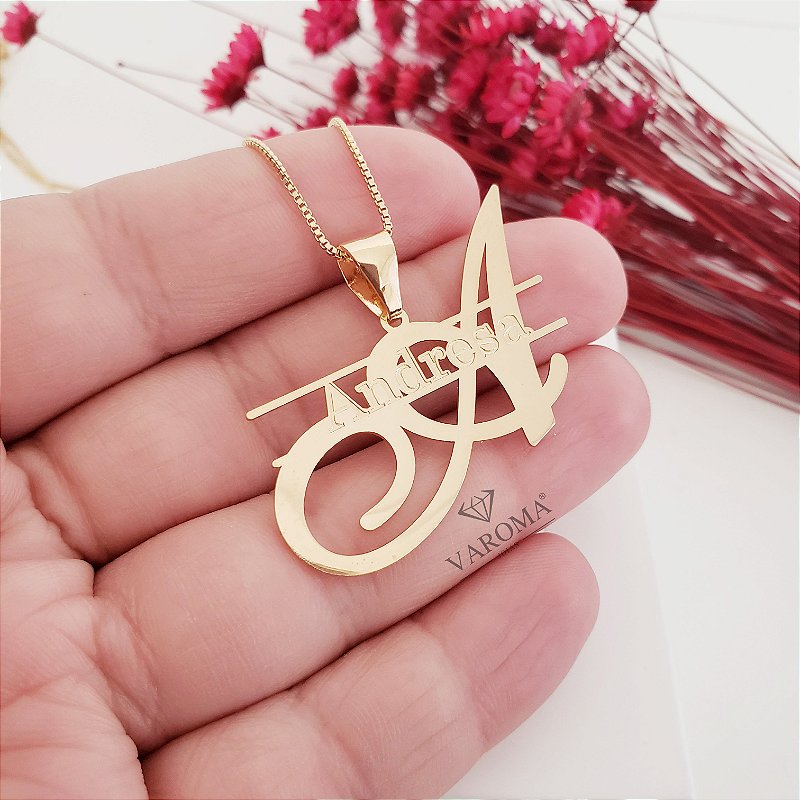 Colar com letra personalizável e com nome banhado em ouro 18k