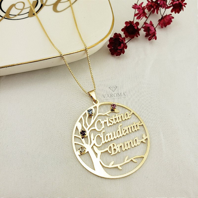 Colar personalizável com Árvore da Vida cravejada com zircônias e três nomes banhado em ouro 18k