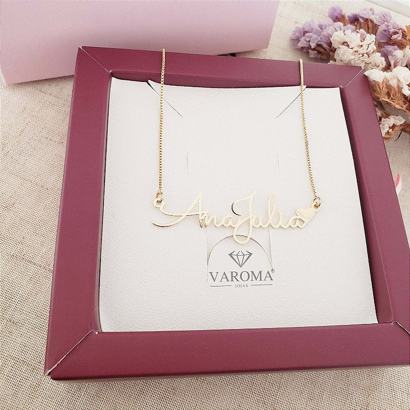 Colar personalizável com nome e coração liso banhado em ouro 18k