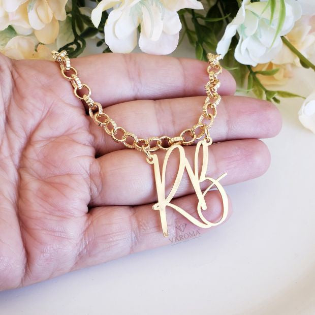 Colar personalizável com duas letras banhado em ouro 18k